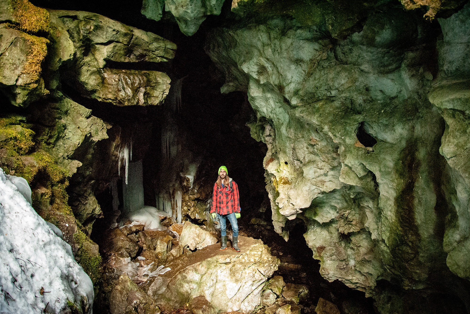 Generic Van Life - The Ultimate Vancouver Island Road Trip - Upana Caves